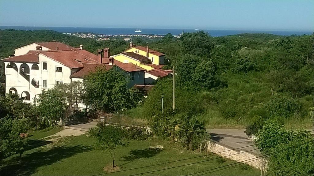 Apartments And Room Markovic Rovinjsko Selo Exterior foto